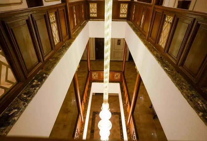 Savoy Hotel Elminya