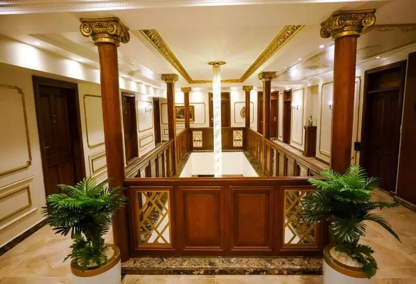 Savoy Hotel Elminya