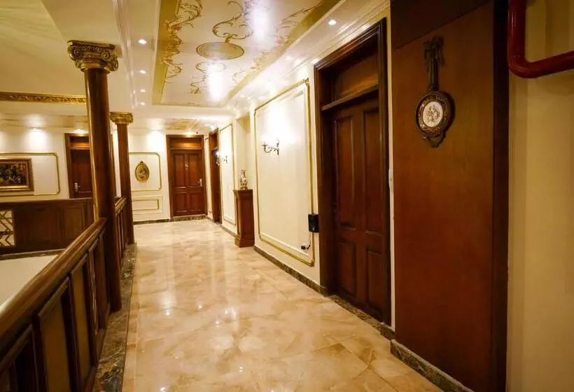 Savoy Hotel Elminya