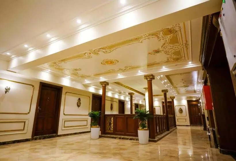 Savoy Hotel Elminya