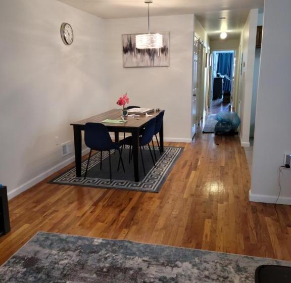 تختخواب و صبحانه Daphy Ruby Stays