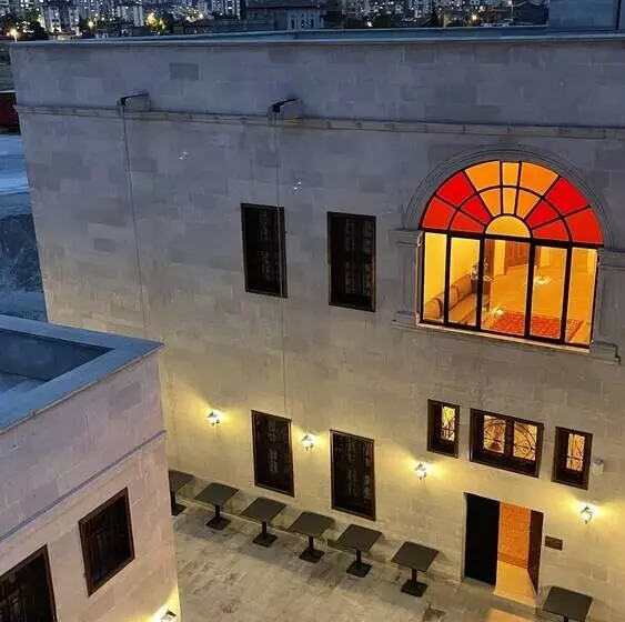 هتل Four Mansions