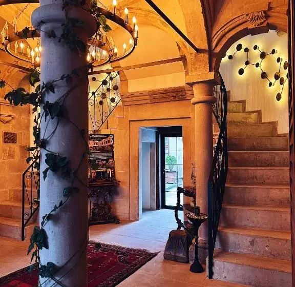 هتل Four Mansions