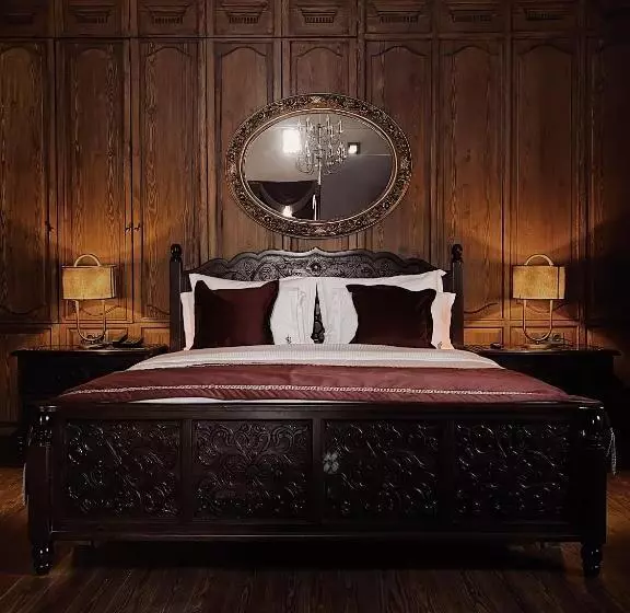 هتل Four Mansions