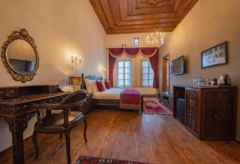 هتل Four Mansions