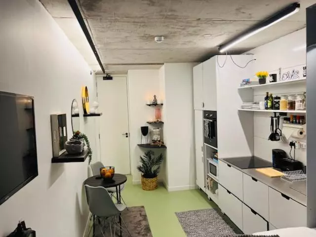 Uxolo Executive 7.2 Micro Living + Mountain View
