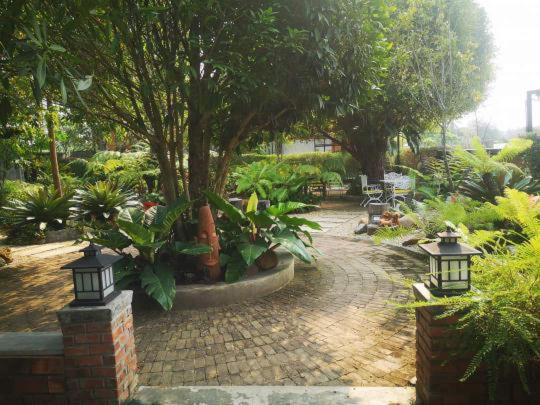 Bed and Breakfast ป้าเฒ่าเฝ้าสวน