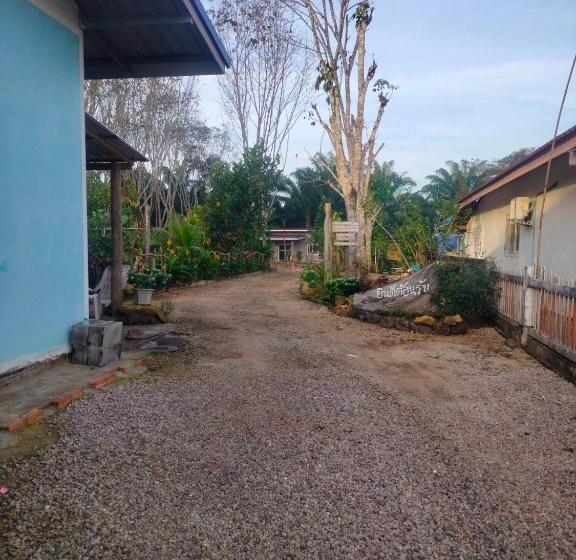 Pensão Baan Namthip Homestay Trang บ้านน้าทิพย์ โฮมสเตย์ตรัง