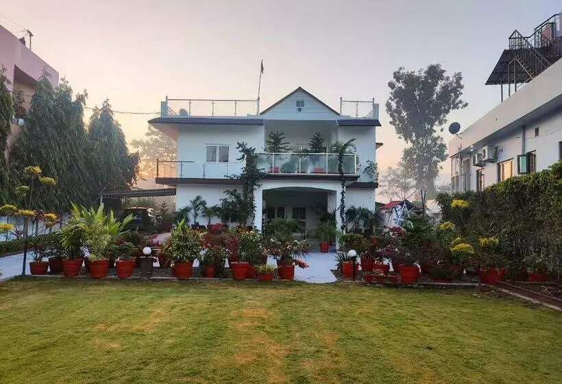 ペンション The Olive Greens