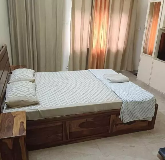 ペンション The Olive Greens