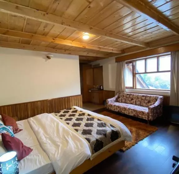 リゾートホテル The Himalayan Chalet