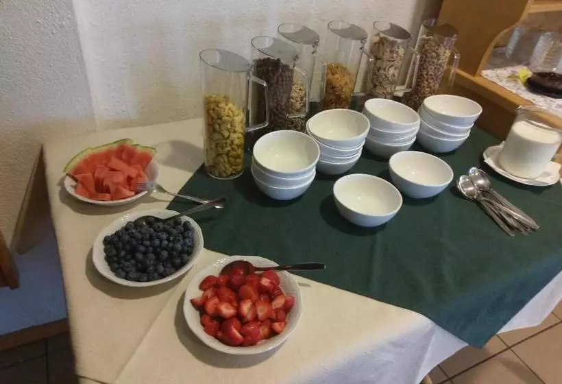 Hotelli Gasthaus Pension Rezatgrund