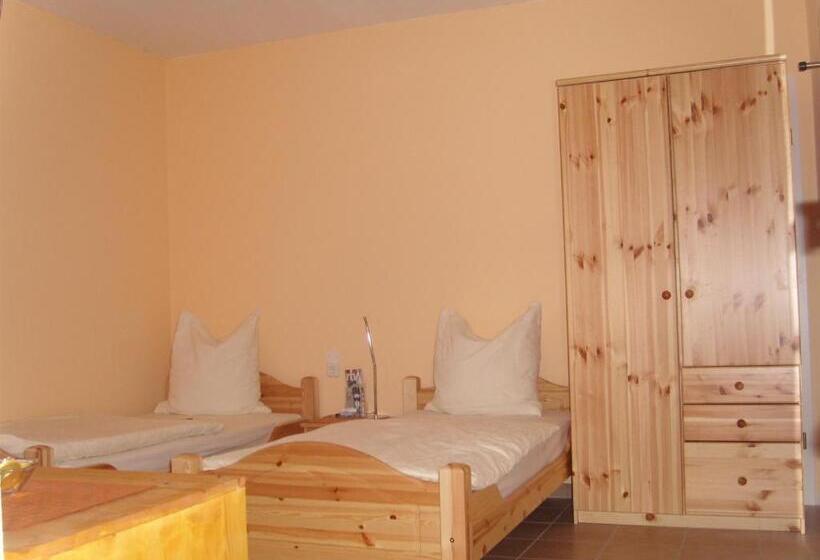 호텔 Gästehaus Am Reiterhof Mutschler