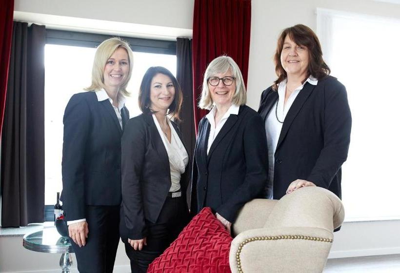 酒店 Logis First Class Business Suites