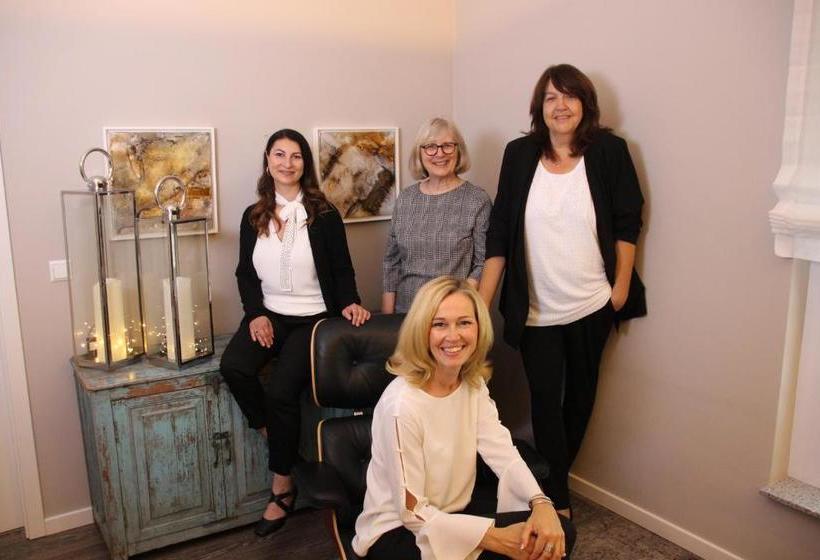 酒店 Logis First Class Business Suites