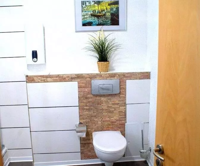 هتل Pension Lindenhof