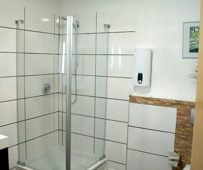 هتل Pension Lindenhof