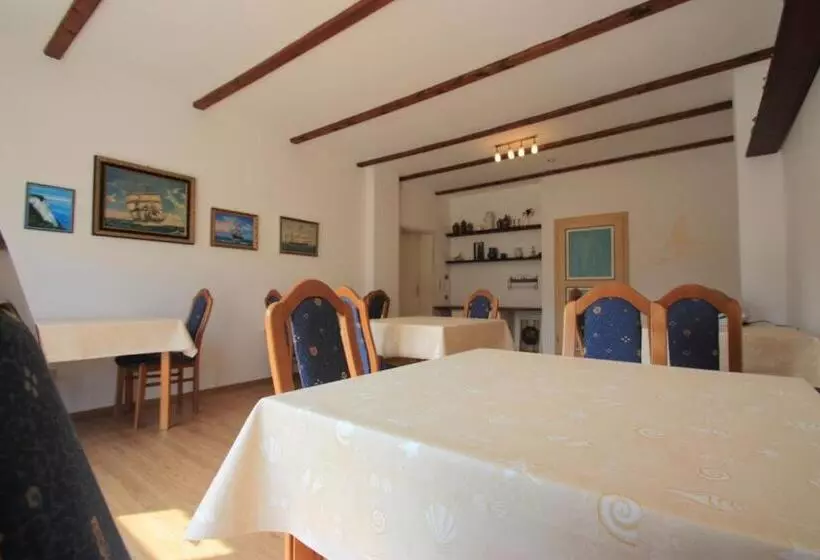 Hotelli Pension Vorm Darß