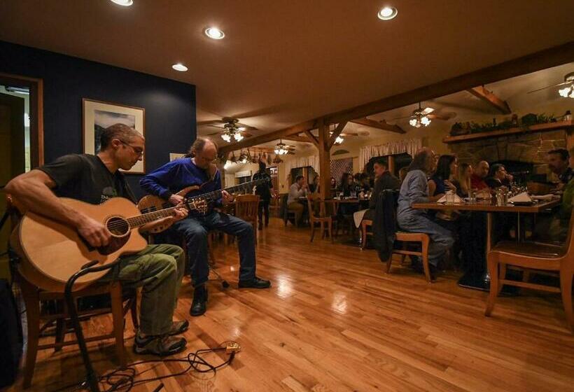 旅馆 Elk River Inn, Cabins & Outfitter