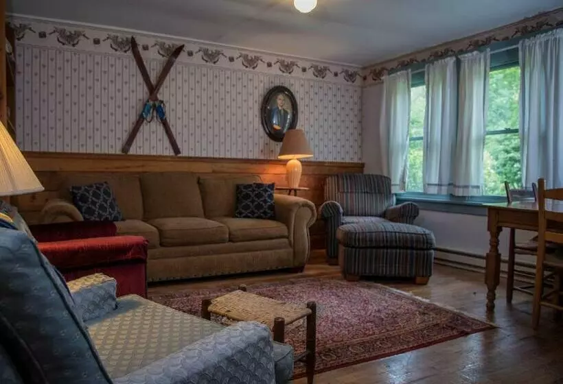 ユースホステル Elk River Inn, Cabins & Outfitter