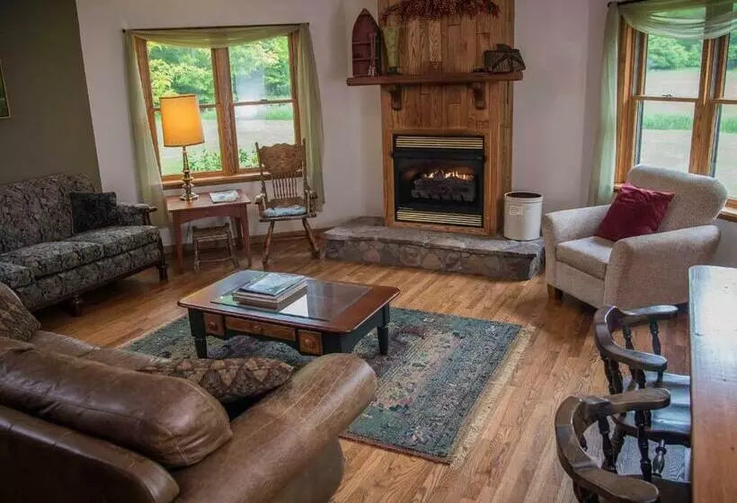 ユースホステル Elk River Inn, Cabins & Outfitter