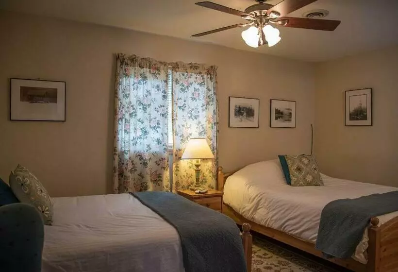 ユースホステル Elk River Inn, Cabins & Outfitter
