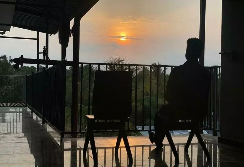 ユースホステル Luxe Inn