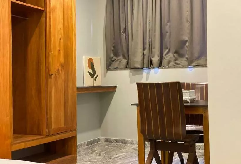 ユースホステル Luxe Inn