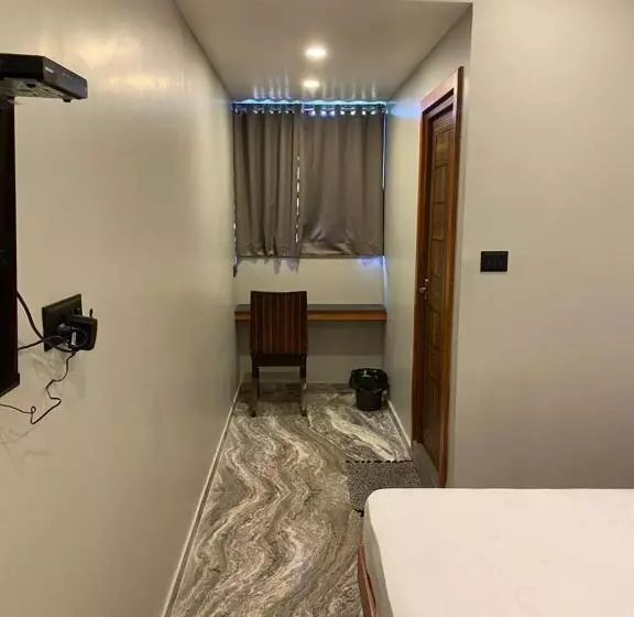 ユースホステル Luxe Inn