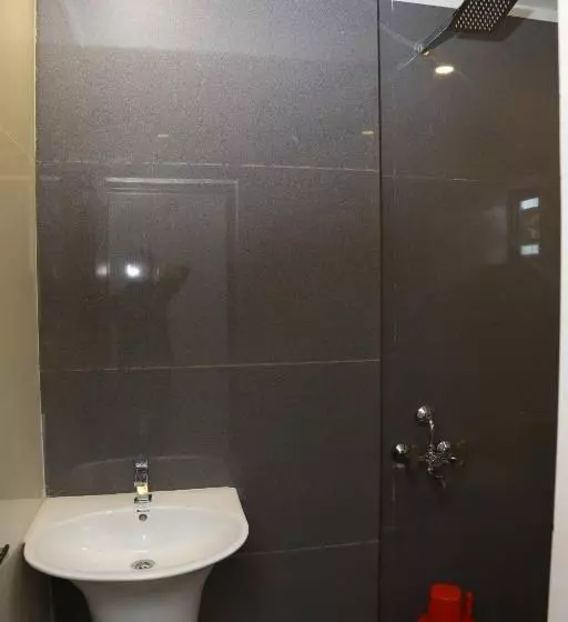 ユースホステル Luxe Inn