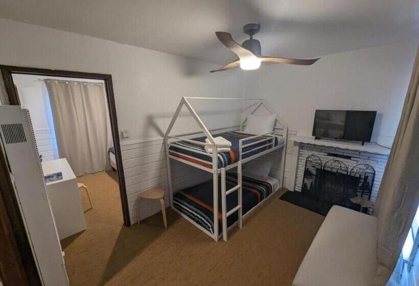 Отель Three Pines Cabins