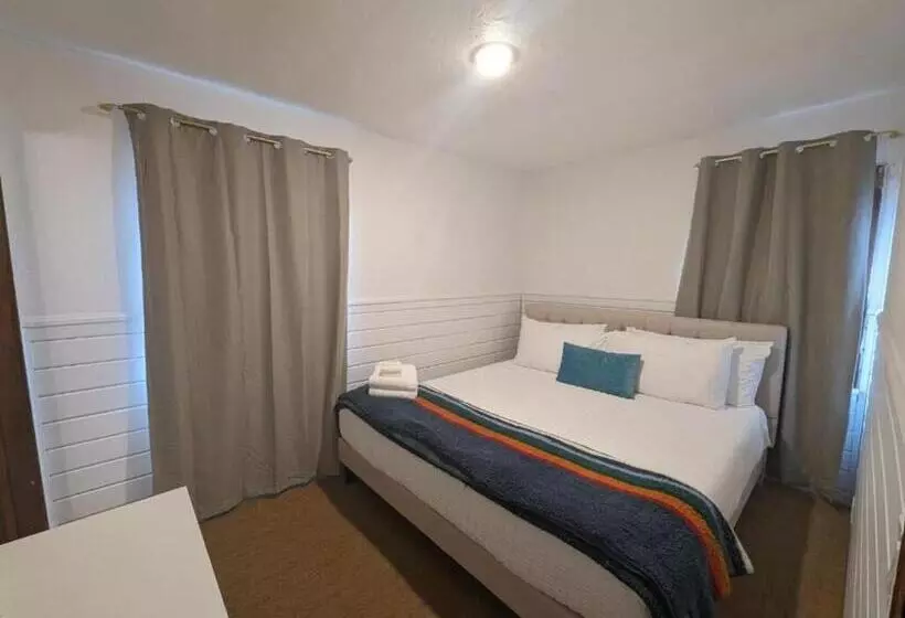 Hotelli Three Pines Cabins