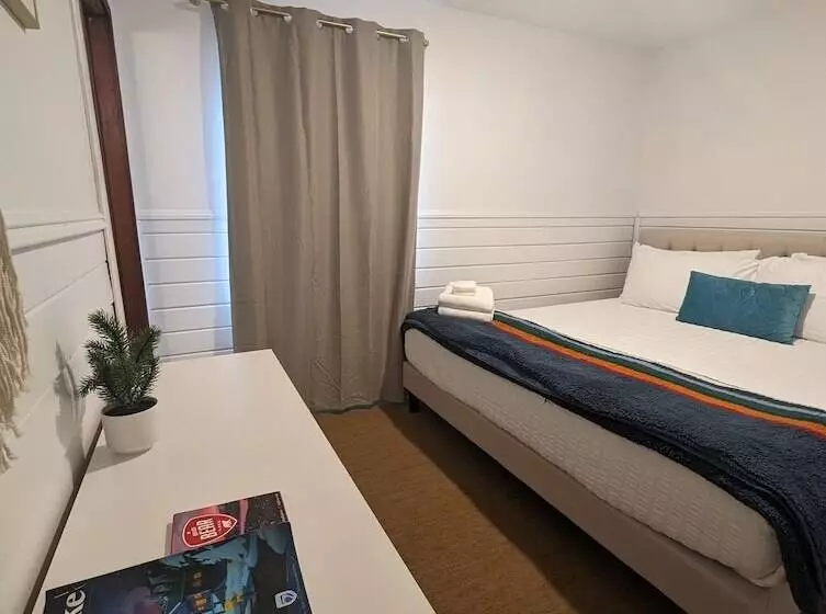 Hotelli Three Pines Cabins