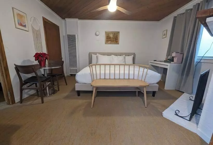 Hotelli Three Pines Cabins