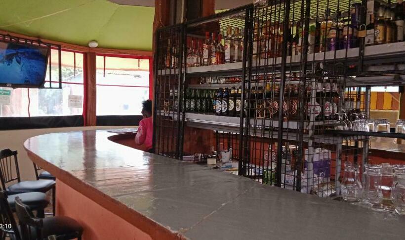 هتل کپسول Camp George Guest Lodge