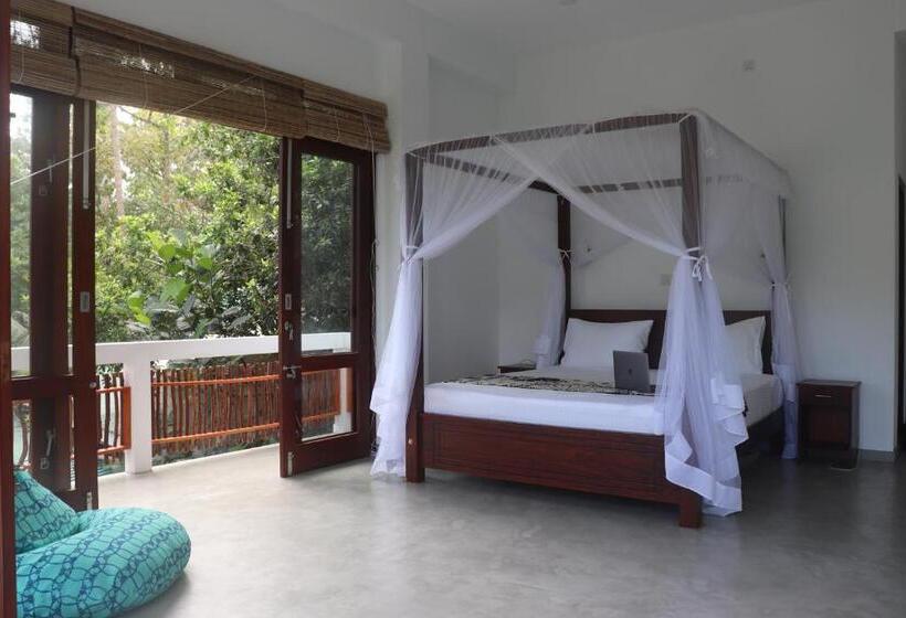 ペンション Cocosurf House 2024