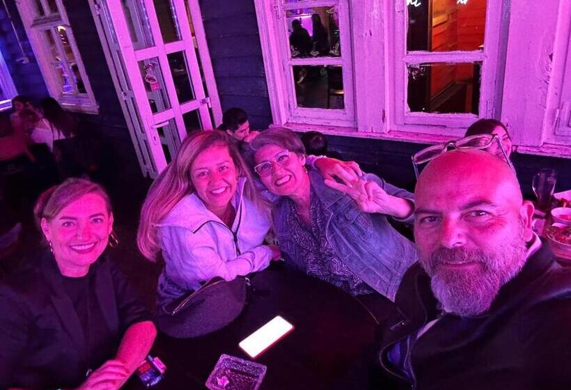 تختخواب و صبحانه Hostal Hunter