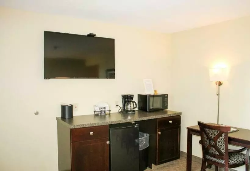 Hotelli Kelleys Island Venture Resort & Conference Center