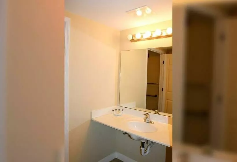 Hotelli Kelleys Island Venture Resort & Conference Center