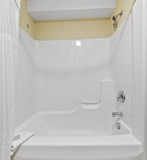 Hotelli Kelleys Island Venture Resort & Conference Center