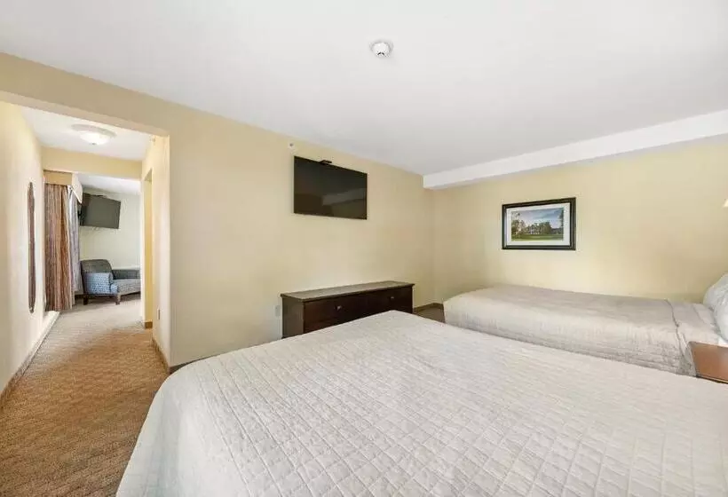 Hotelli Kelleys Island Venture Resort & Conference Center