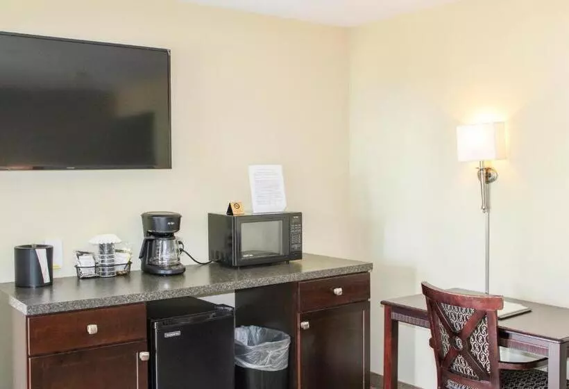 Hotelli Kelleys Island Venture Resort & Conference Center