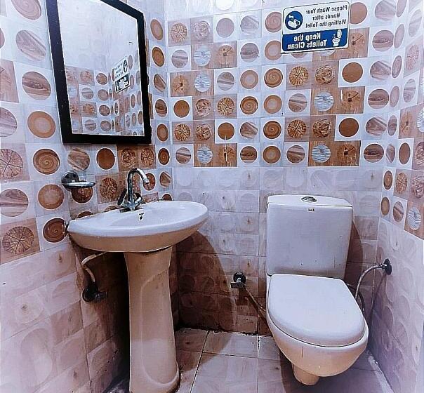 호텔 Barak S Stays Lpu Law Gate Couples, Parents, Students Favourite