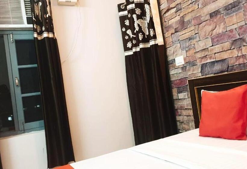 호텔 Barak S Stays Lpu Law Gate Couples, Parents, Students Favourite