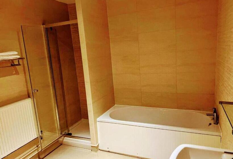 هتل The Gillygate Bar And Rooms