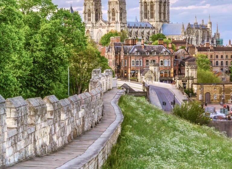 هتل The Gillygate Bar And Rooms