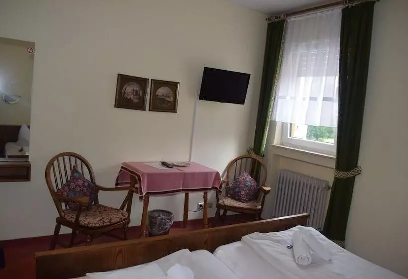 Retkeilymaja Alte Dorfschänke