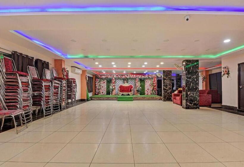 בית מלון כפרי Oyo Flagship 81208 Jagarnath Palace