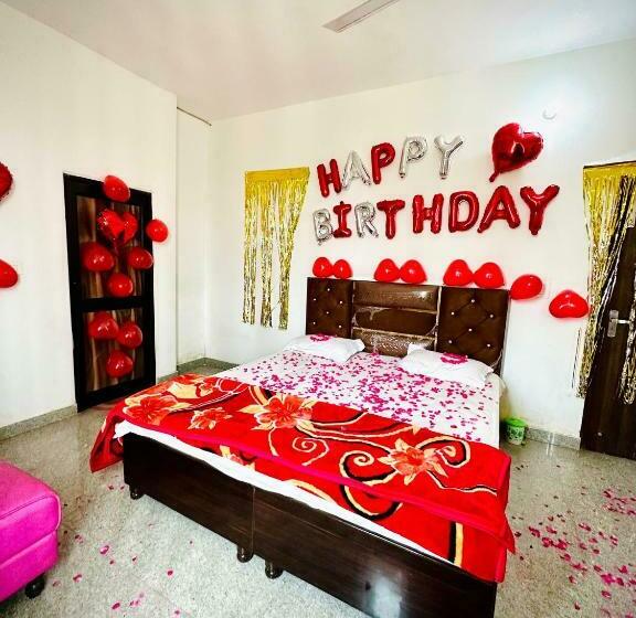 Hotel Oyo 81207 Elginn Blu  And Restaurant