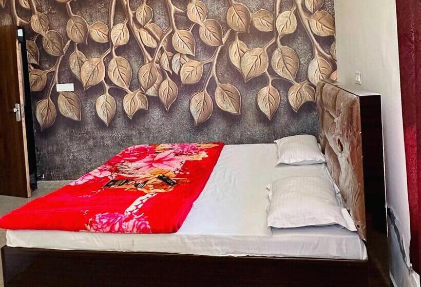 Hotel Oyo 81207 Elginn Blu  And Restaurant